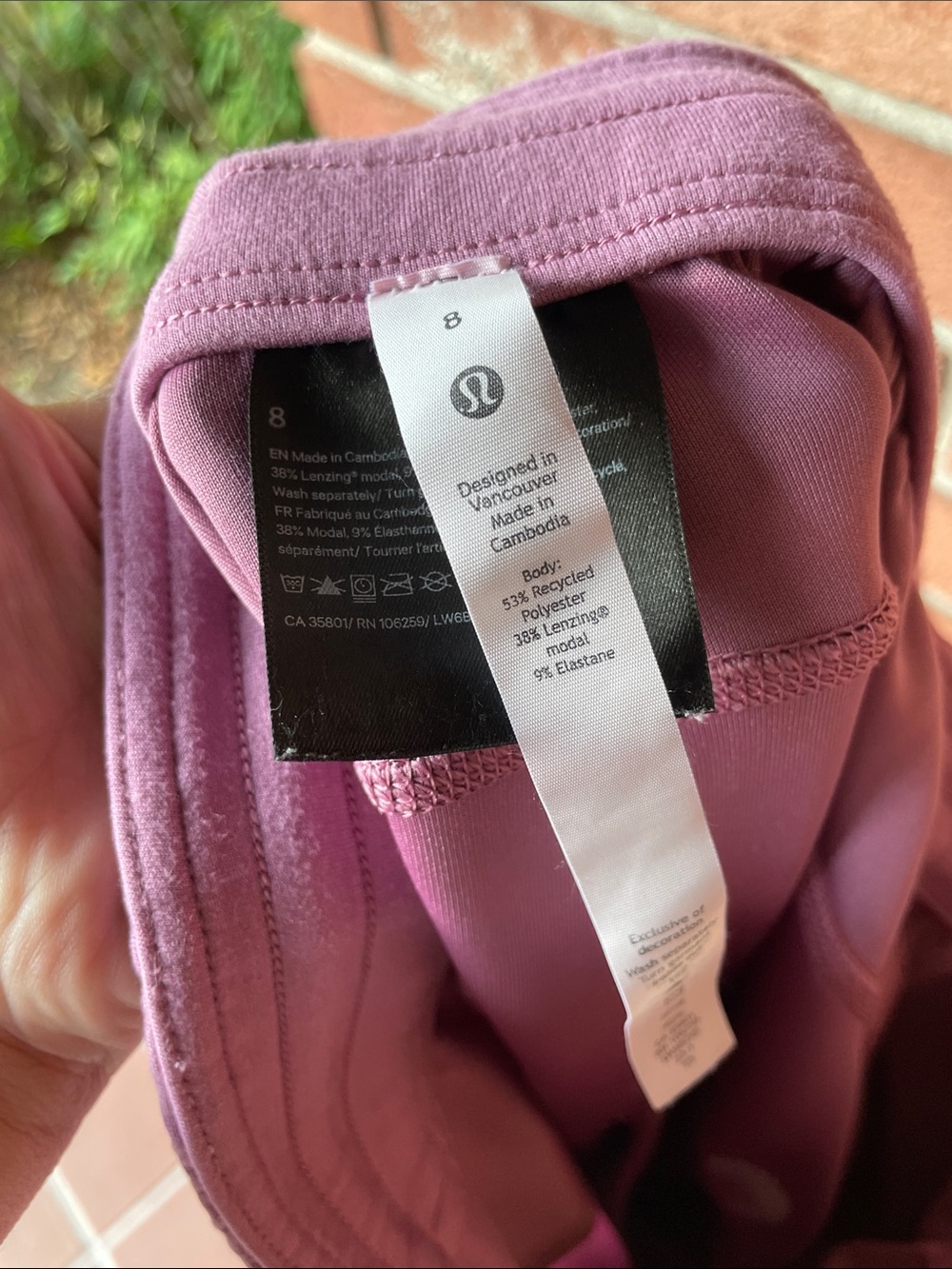 VGUC Lululemon softstreme cropped - Picture 9 of 9